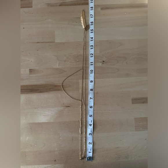 NWOT Long Gold Double Chained Feather Necklace - Picture 4 of 5